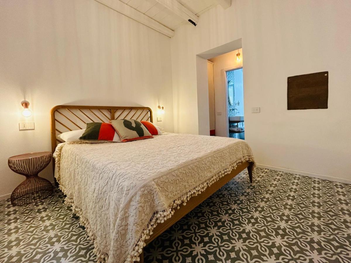 Palazzo Ma.Ri.Lu. Hotel Càbras Buitenkant foto