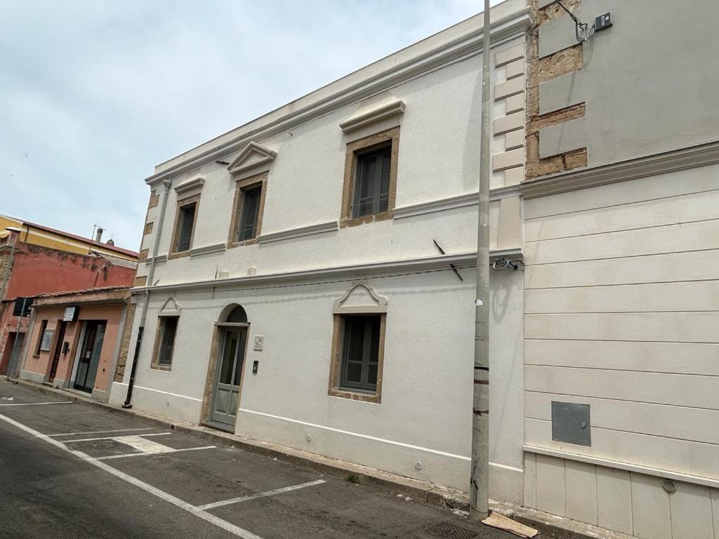 Palazzo Ma.Ri.Lu. Hotel Càbras Buitenkant foto